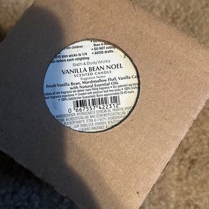 Bath and body works candle vanilla bean Noel